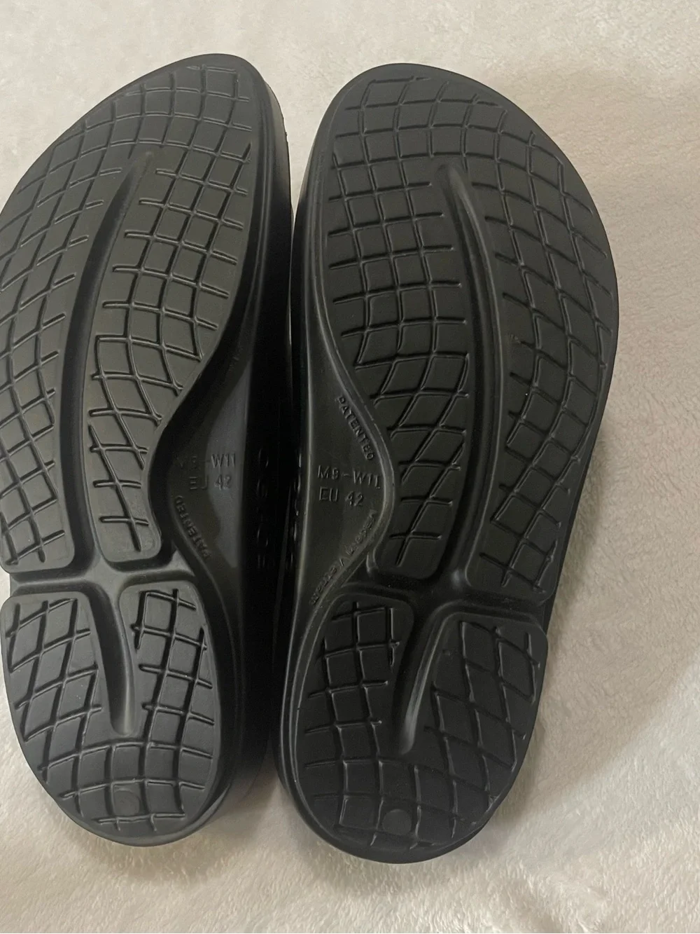 OOFOS Black OOAHH Slide Sandals M9 W11 NWT